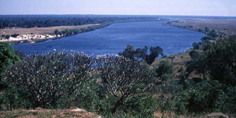 Afrika, Zambia: Expedition Wilder Westen - Am Fluss Zambesi im Ort Zambesi